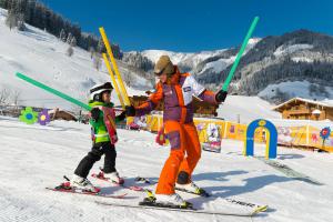 Kinder-Skischule-Alpendorf_5.jpg